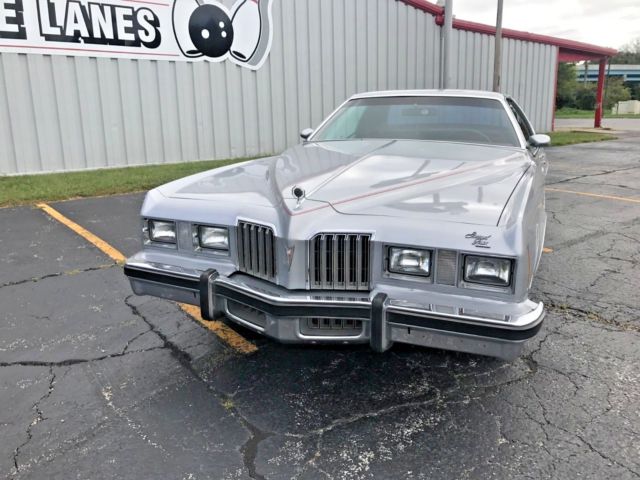 1977 Pontiac Grand Prix LJ - photo 2