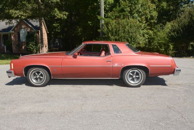 1977 Pontiac Grand Prix 2 door - photo 2