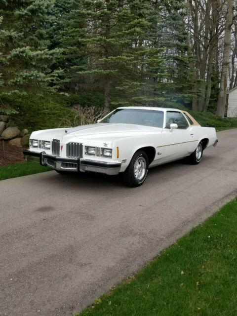 1977 Pontiac Grand Prix SJ One owner super clean Car 1977 Pontiac Grand Prix SJ