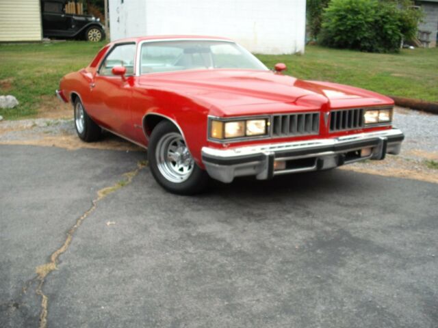 1977 Pontiac Lemans Sports Coupe - not Pontiac Can Am 1977 Pontiac Le Mans Sports Coupe