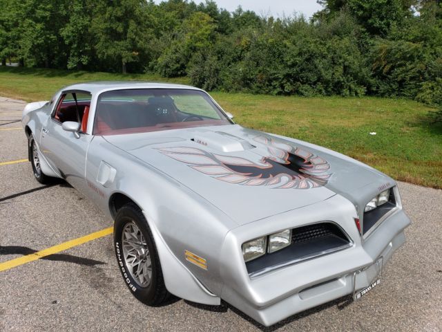 1977 PONTIAC TRANS AM 6.6 AUTOMATIC GORGEOUS STERLING SILVER WITH FIRETHORN INT. 1977 Pontiac Trans Am GORGEOUS STERLING SILVER FIREBIRD TRANS AM