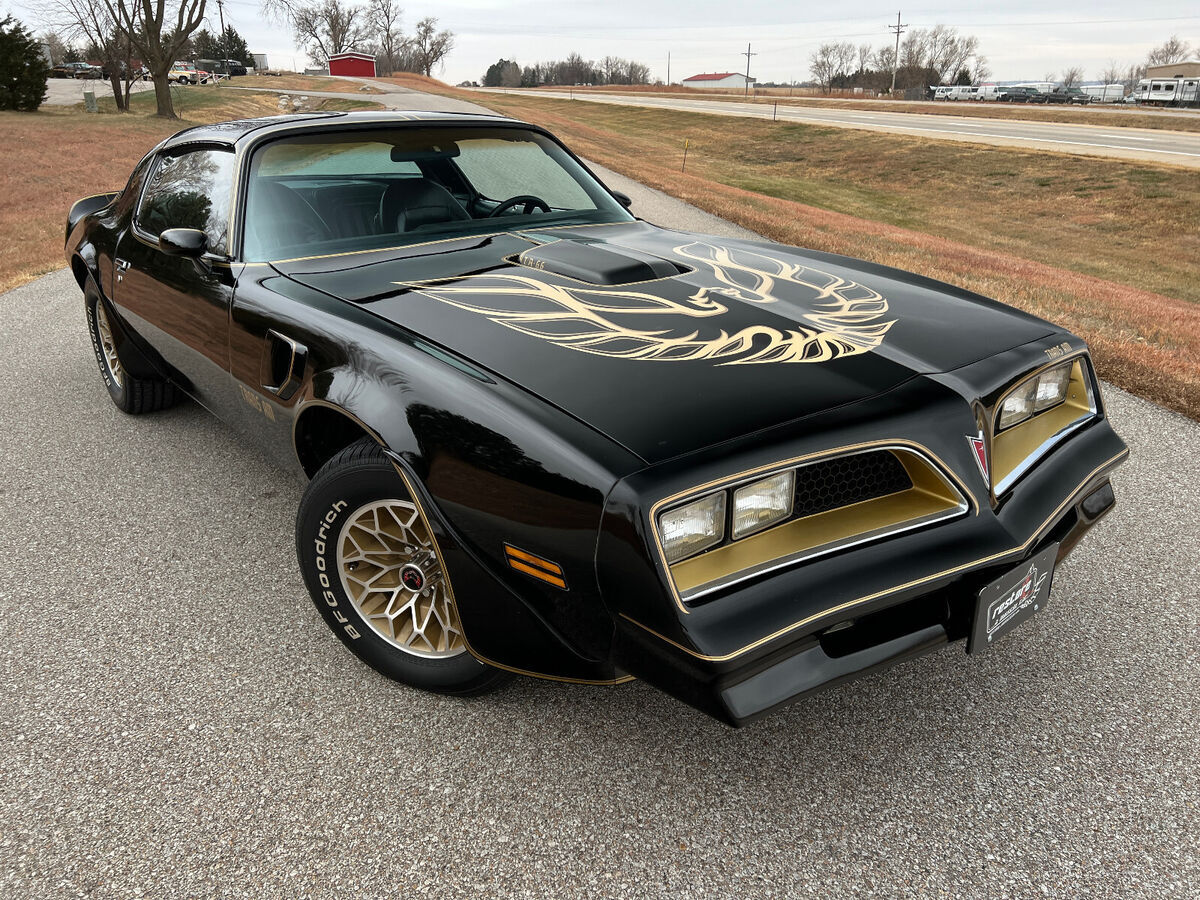 1977 Pontiac Trans Am SE, Y82, Hurst T-tops, W72 400 V8, Auto, No Rust - photo 2