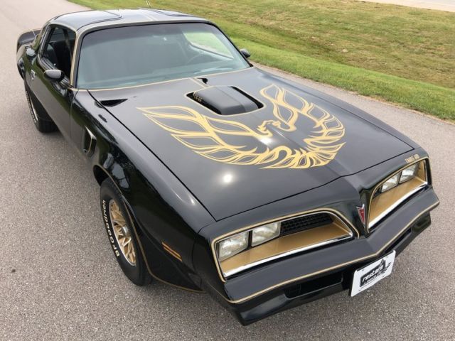 1977 Pontiac Trans Am Y82 Special Edition Restored Smokey and the Bandit 1977 Pontiac Trans Am