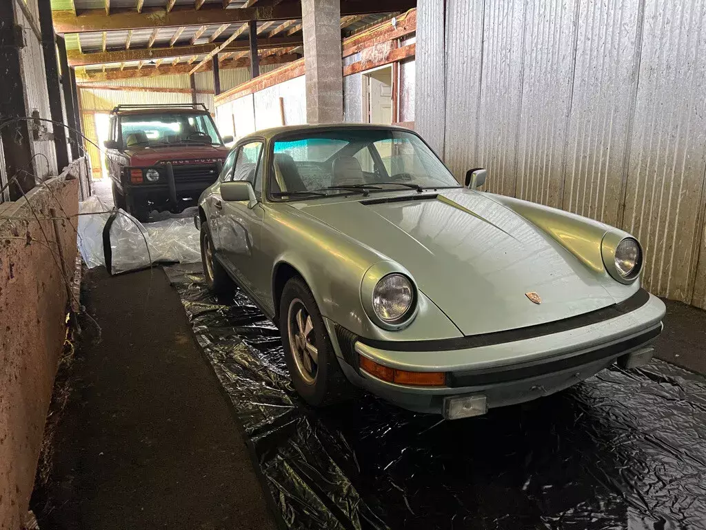1977 porsche 911S Non sunroof coupe no rust project CALL 912.4148993 barn find 1977 Porsche 911