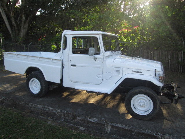 1977 * Rare Diesel Pick up* Toyota Land Cruiser pick up truck. FJ40. FJ45. HJ45 1977 Toyota Land Cruiser *Rare Diesel Pick up truck* - FJ40 FJ45 HJ45