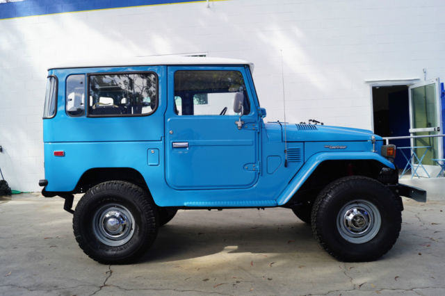 1977 Toyota Land Cruiser FJ40 WITH A/C, PS, P DISC BRAKES & WINCH! - photo 2