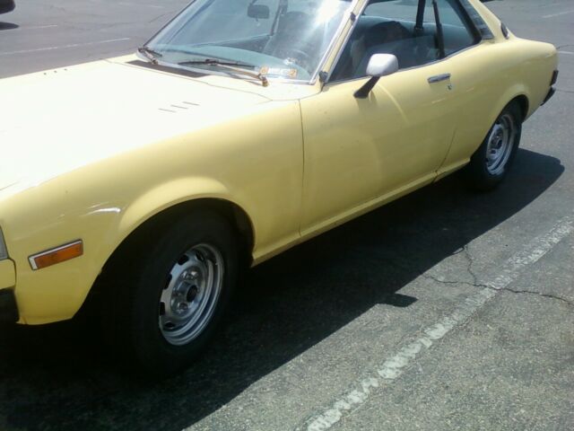1977 Toyota Celica GT Coupe, project car, plus two 20R engines and many parts 1977 Toyota Celica GT