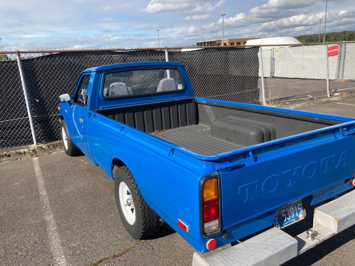 1977 Toyota Pickup decals removed, solid great blue paint - photo 2