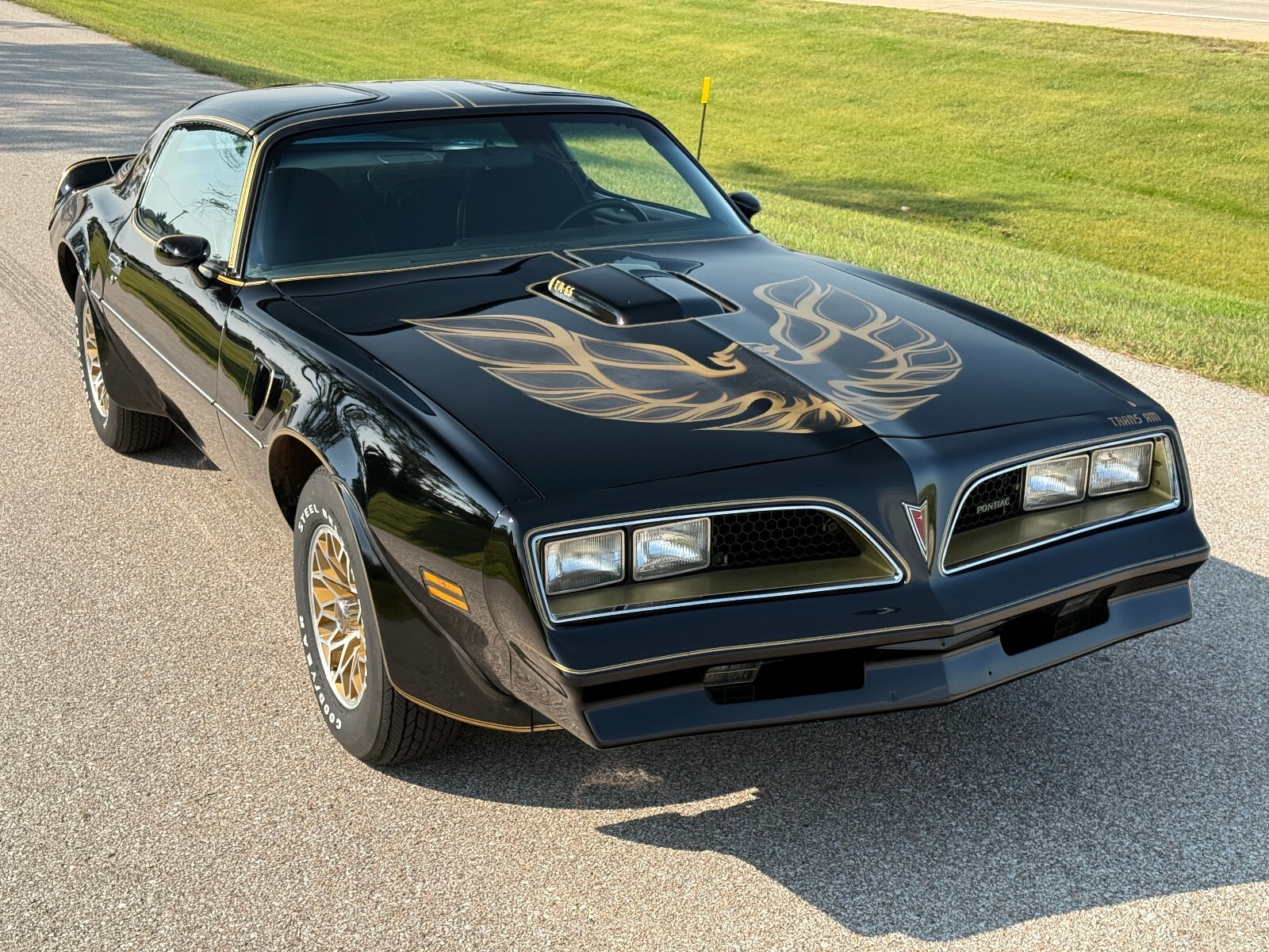 1977 Pontiac Trans Am Y82, W72 400ci, 4-Spd, AC, 46k Miles, Survivor - photo 2