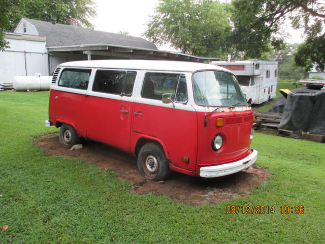 1977 Volkswagen Van for Restoration and Squareback wagon for parts 1977 Volkswagen Bus/Vanagon Van