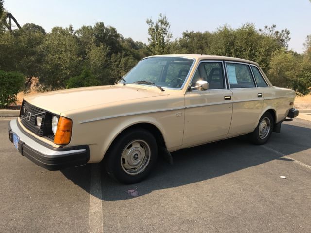 1977 Volvo 240 - photo 2
