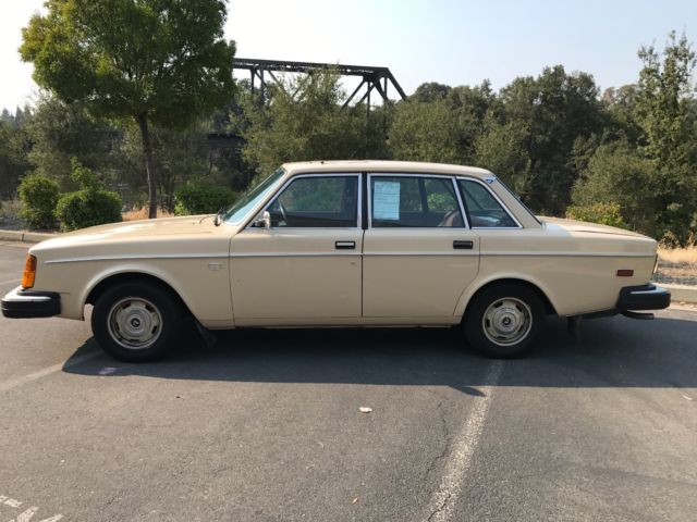 1977 Volvo 240 - photo 3