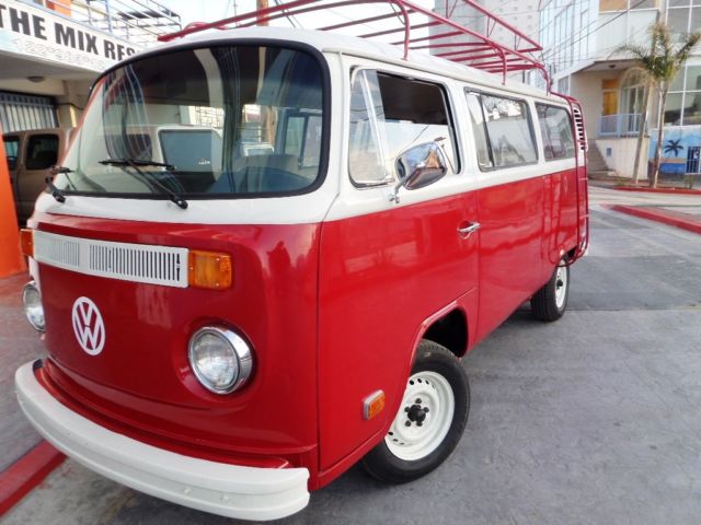1977 VW DELUXE BUS, CALIFORNIA BEACH CRUISER 1977 Volkswagen Bus/Vanagon DELUXE