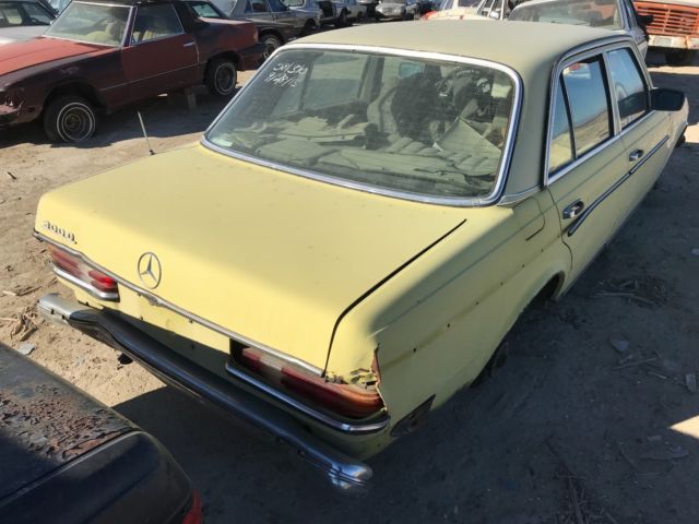 1977 Mercedes-Benz 200-Series - photo 4