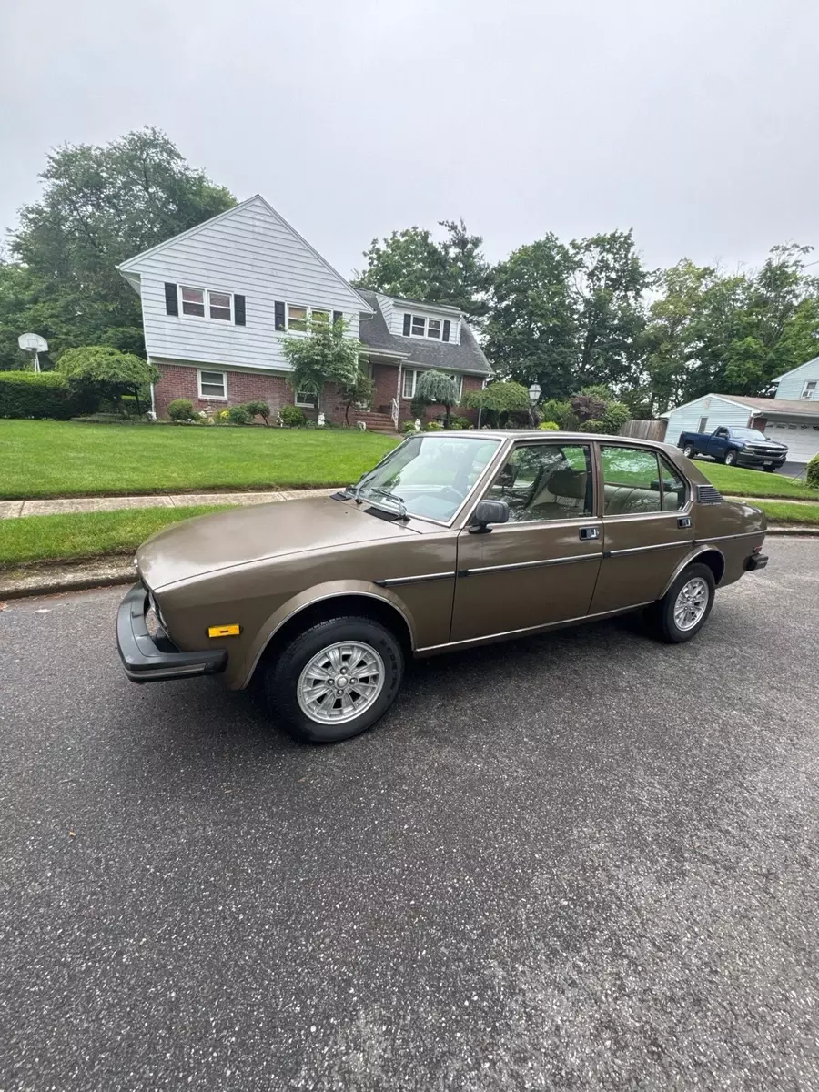 1978 Alfa Romeo Alfetta 2.0 Sedan Brown Sport Sedan 1978 Alfa Romeo Alfetta 2.0 Sport Sedan