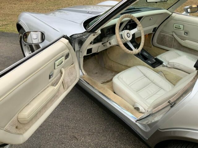 1978 Chevrolet Corvette L-82 4 speed Silver Anniversary 24k miles Oyst - photo 11