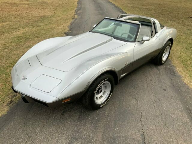 1978 Chevrolet Corvette L-82 4 speed Silver Anniversary 24k miles Oyst - photo 9