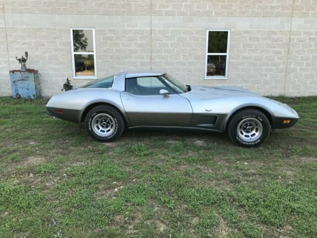 1978 Chevrolet Corvette L-82 4spd Silver Anniversary - photo 2