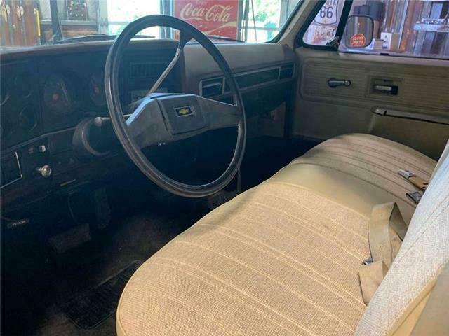 1978 Chevrolet Suburban Scottsdale 4x4 - photo 10