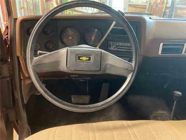 1978 Chevrolet Suburban Scottsdale 4x4 - photo 11
