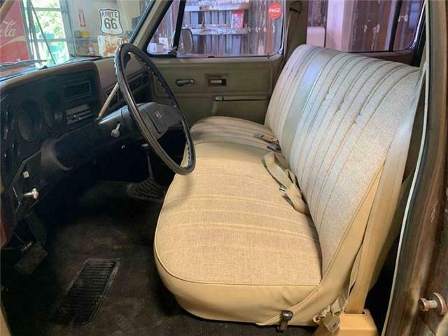 1978 Chevrolet Suburban Scottsdale 4x4 - photo 12