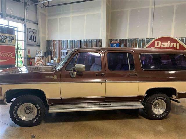 1978 Chevrolet Suburban Scottsdale 4x4 - photo 5