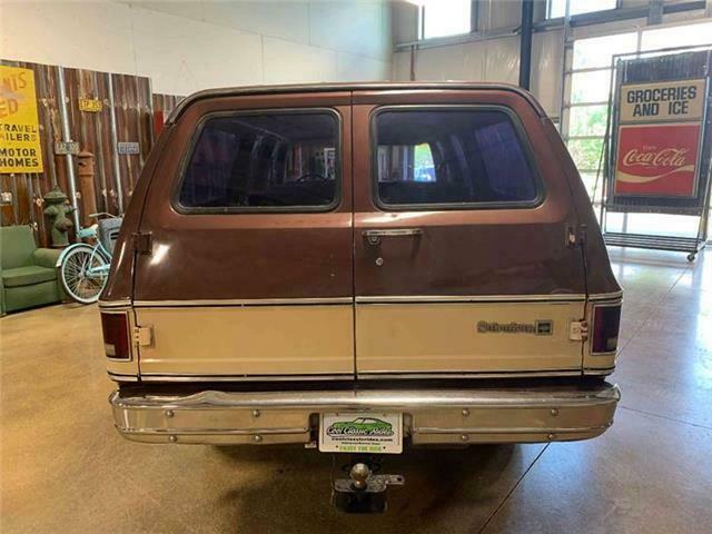1978 Chevrolet Suburban Scottsdale 4x4 - photo 7