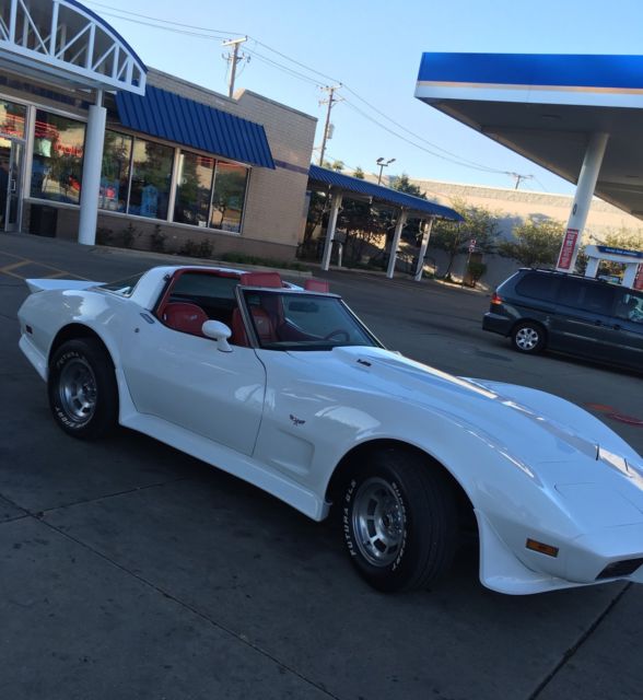 1978 Chevy Corvette 25th anniversary four-spee manual classic white 1978 Chevrolet Corvette Brand new pain original classic white