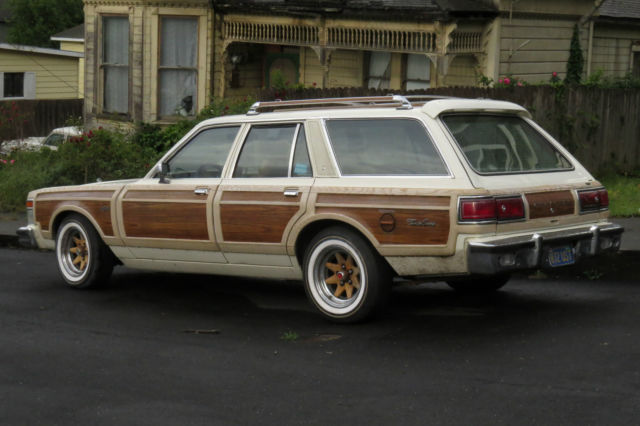 1978 Chrysler Town & Country 4 door - photo 2