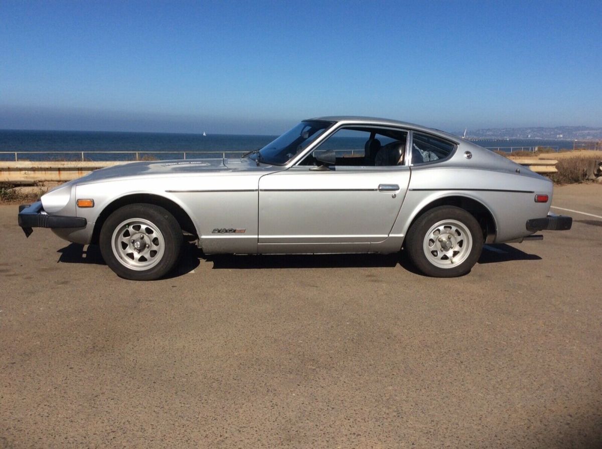 1978 Datsun 240Z / 260Z / 280Z Silver / Black