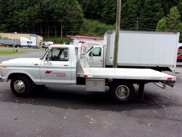 1978 Ford F350 with custom 10' flatbed with 15,000 original miles 1978 Ford F-350