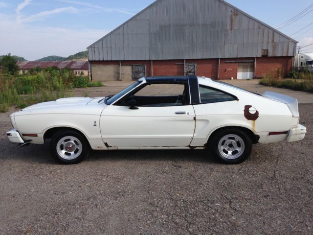 1978 Ford Mustang II Base Hardtop 2-Door 2.8L T- top Hatch back 1978 Ford Mustang