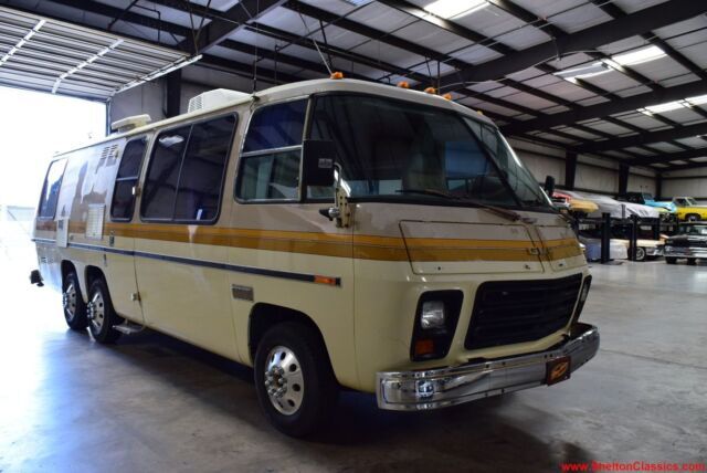 1978 GMC Motorhome - photo 3