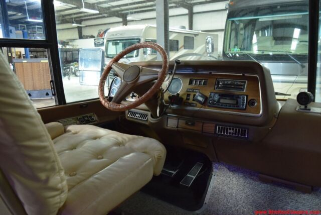 1978 GMC Motorhome - photo 8