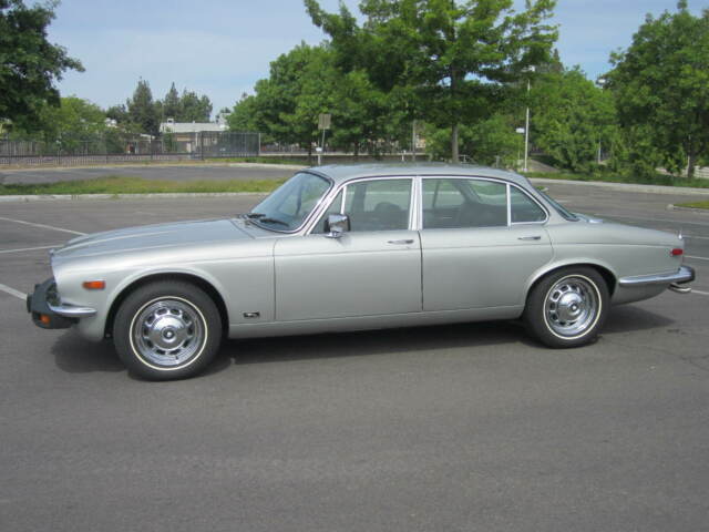 1978 Jaguar XJ6 Original wood, leather & 8 track stereo - photo 4