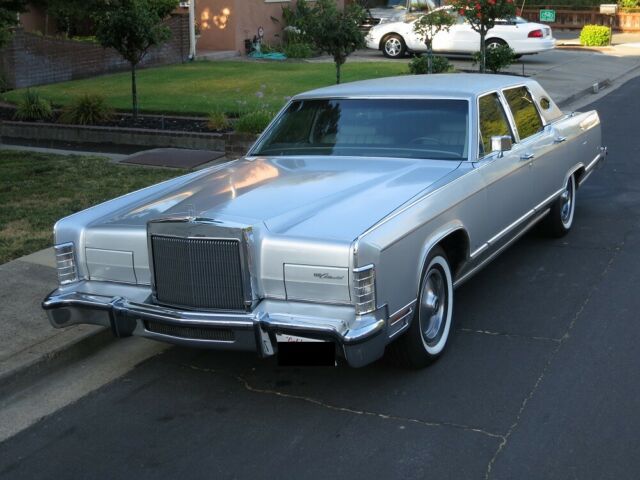 1978 Lincoln Continental - v8 460 Cubic Inch (7.5 LIter) 1978 Lincoln Continental Optional Luxury Group