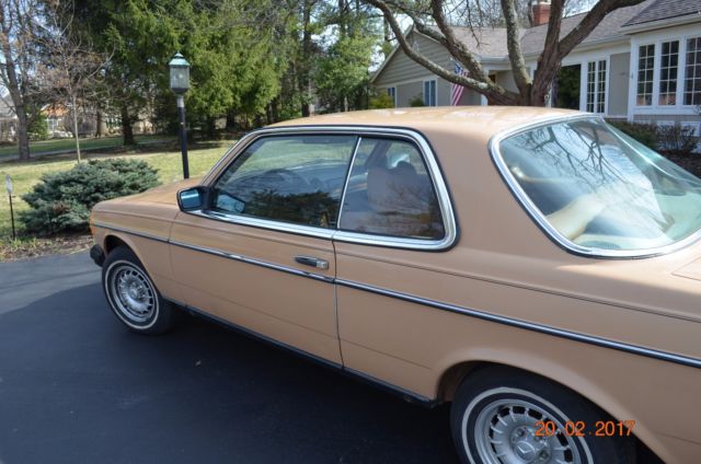 1978 Mercedes-Benz 200-Series - photo 2
