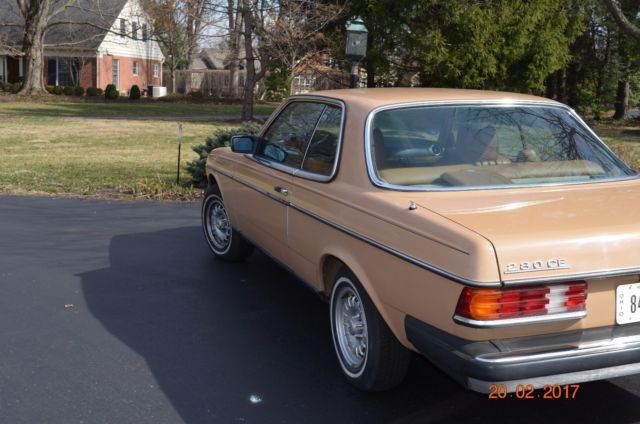 1978 Mercedes-Benz 200-Series - photo 4