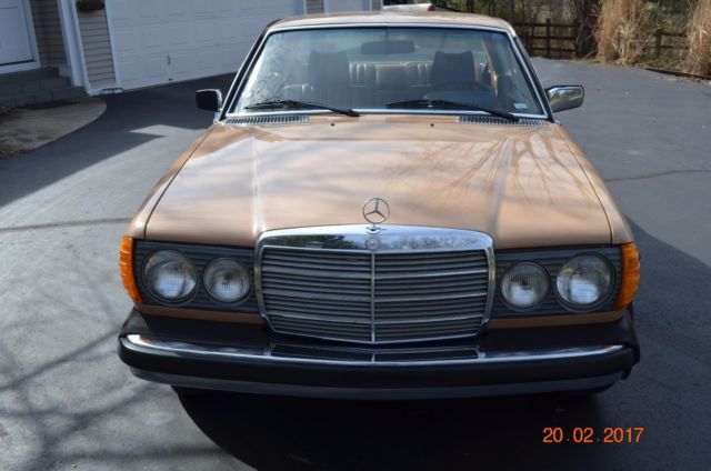 1978 Mercedes-Benz 200-Series - photo 5