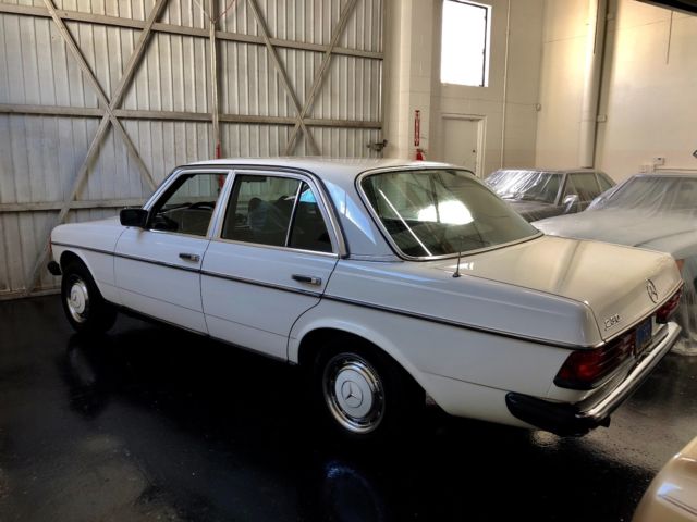1978 Mercedes-Benz 200-Series - photo 3