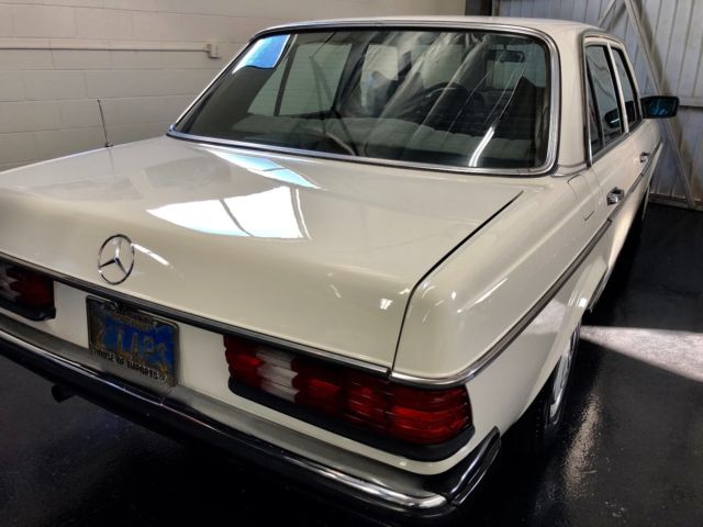 1978 Mercedes-Benz 200-Series - photo 4