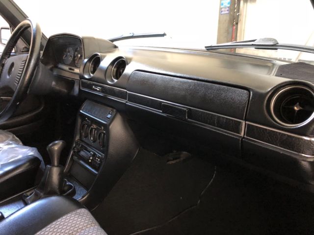1978 Mercedes-Benz 200-Series - photo 9