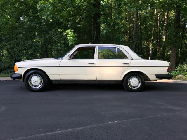 1978 Mercedes-Benz 240D 1978 Mercedes-Benz 200-Series