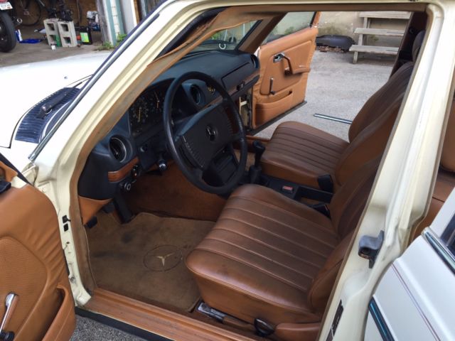 1978 Mercedes-Benz 200-Series Base Sedan 4-Door - photo 8