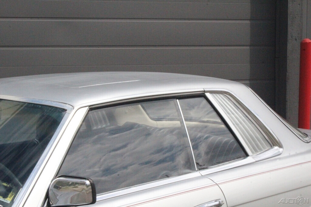 1978 Mercedes-Benz 200-Series EURO Sunroof Coupe - photo 12