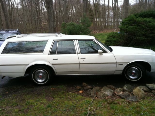 1978 Pontiac Catalina Safari Wagon 4-Door - photo 4