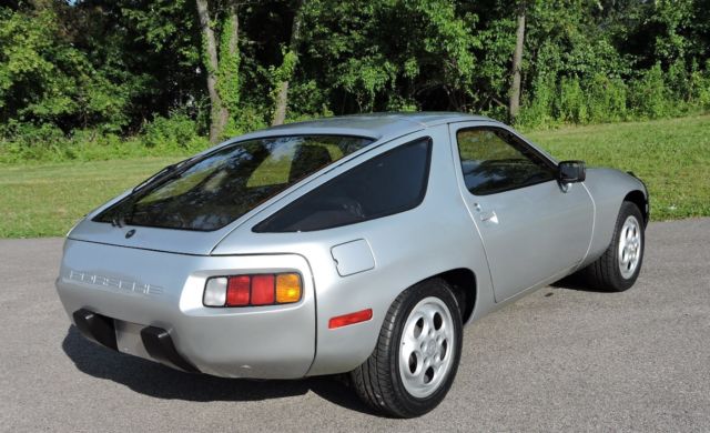 1978 Porsche 928 5-Spd. LSD. Cloth. No Sunroof. - photo 4