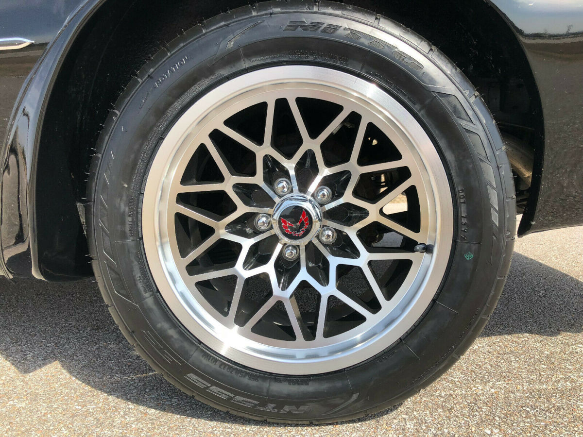 1978 Pontiac Trans Am 400ci, 4 Speed, Black, 17x9 Wheels, Fisher T-Tops - photo 11