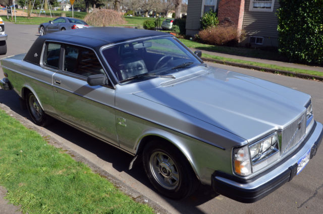 1978 Volvo 262C Bertone Black vinyl top