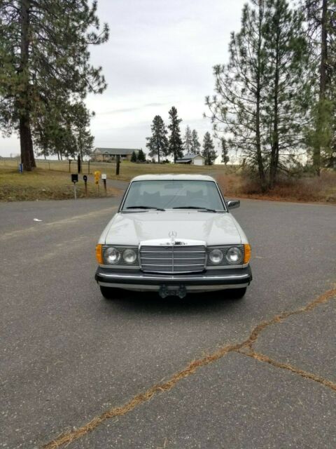 1978 Mercedes-Benz 200-Series 280E w123 - photo 3